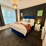 Nova1 Stylish Cosy 1br By Altoluxo Short Lets Serviced With Free Wifi & Parking *